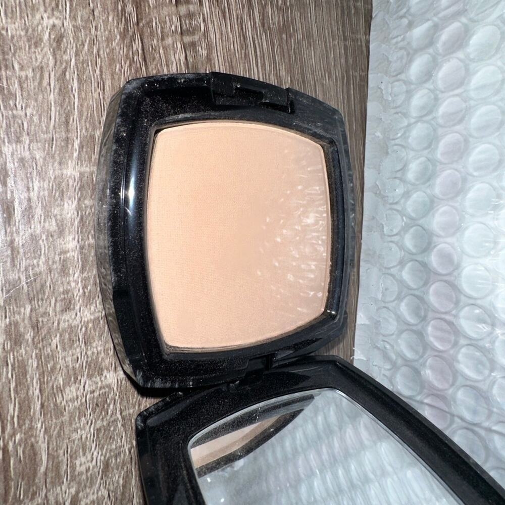 Peter Thomas Roth Un-Wrinkle Pressed Powder foundation